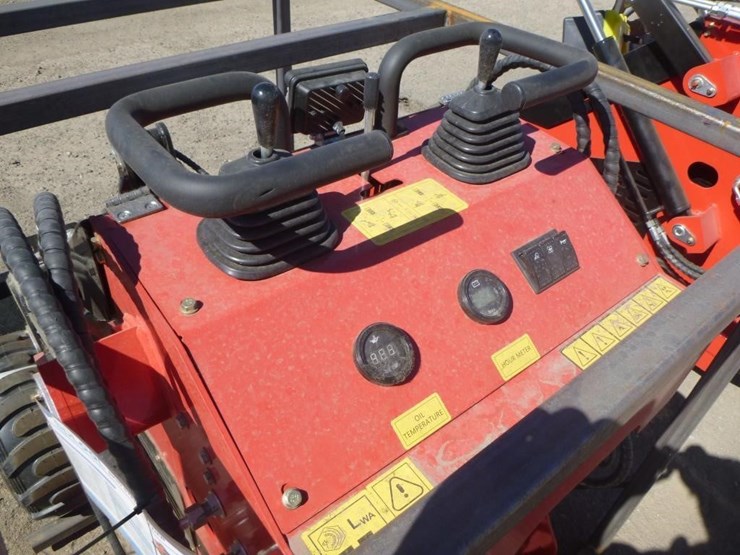 2026-sdlool-323tz-skid-steer-loader-image-14