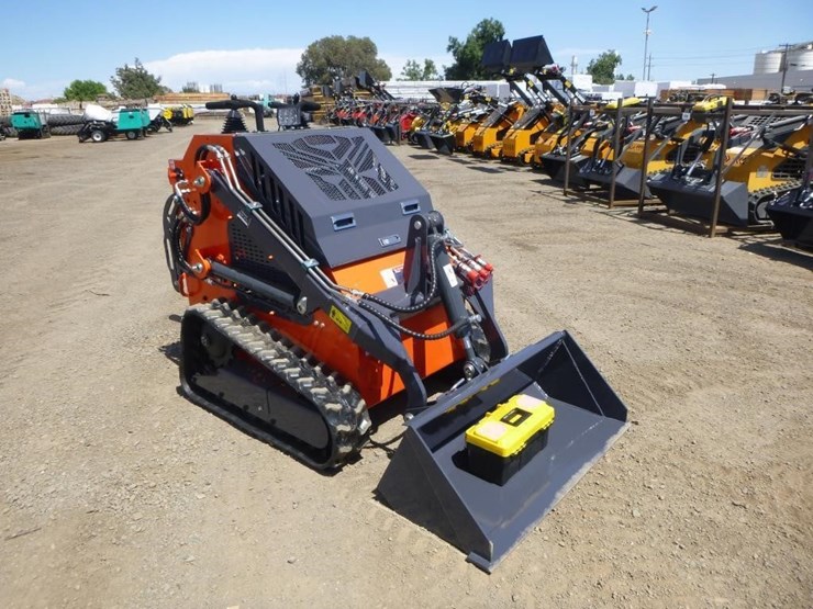 2026-tpm-t460-skid-steer-track-loader-image-2