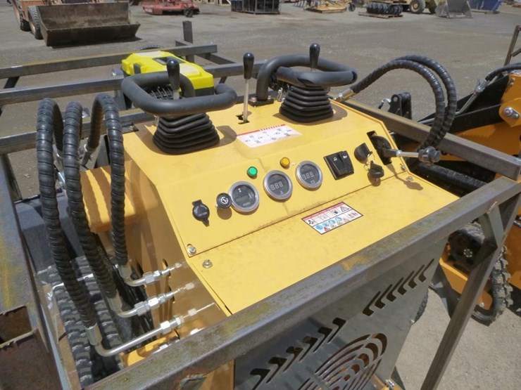2026-zjg-zj-380-skid-steer-track-loader-image-13