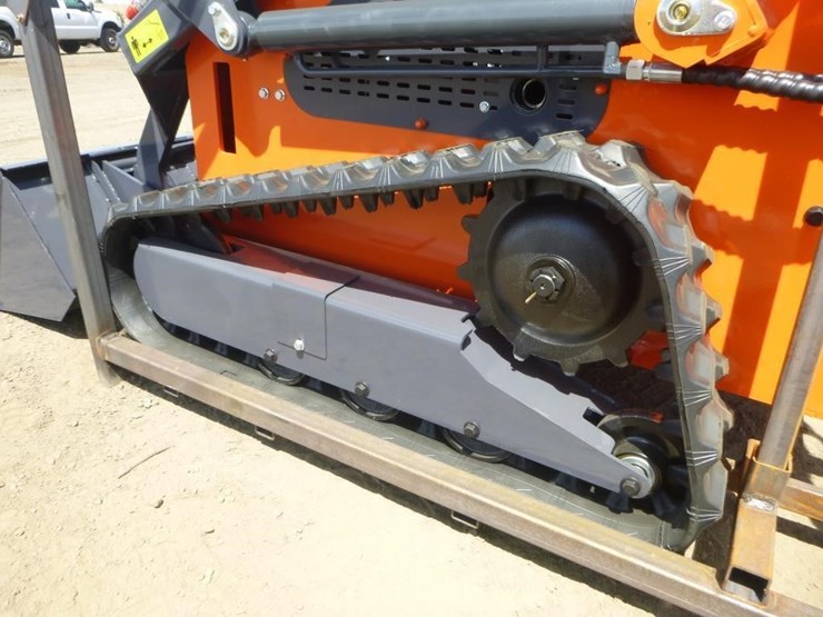 2026-tpm-t460-skid-steer-track-loader-image-18
