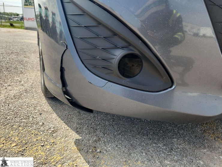 2015-mazda-mazda5-image-37