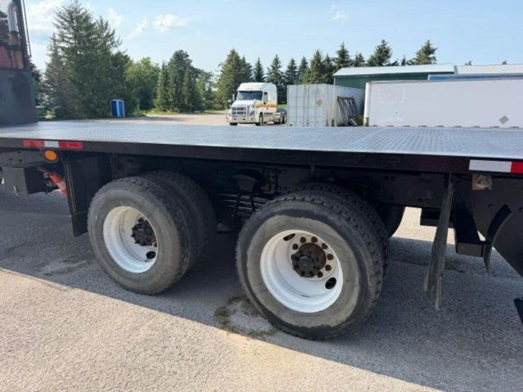2009-sterling-l8500-image-24