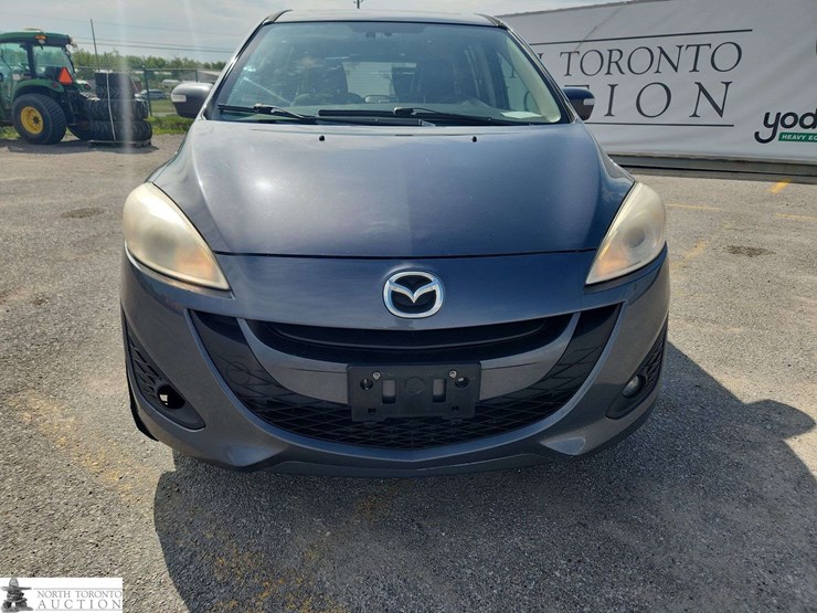 2015-mazda-mazda5-image-2
