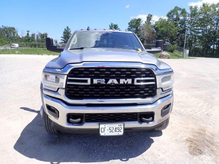 2022-dodge-ram-5500-image-2
