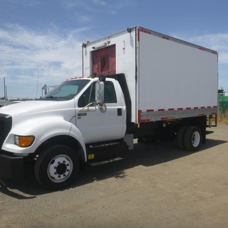 2012 FORD F650