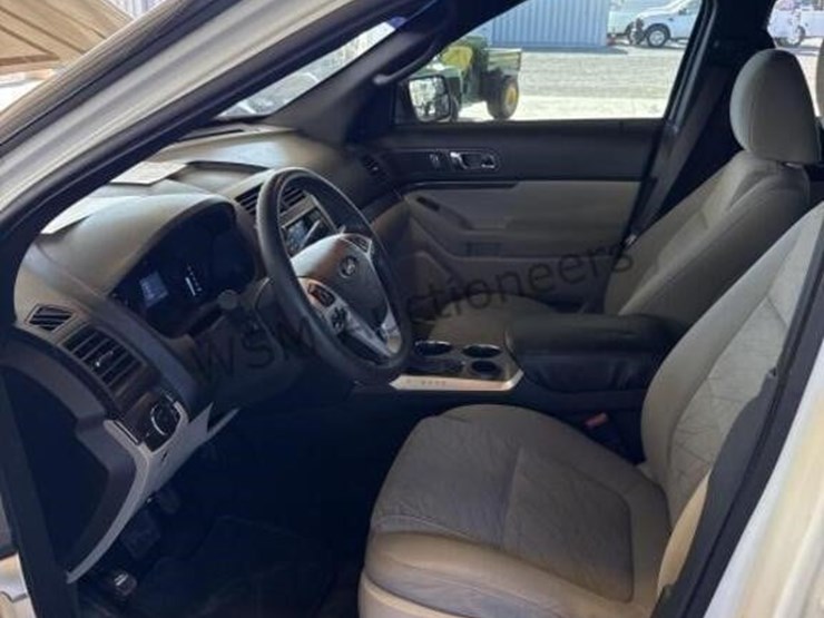 2012-ford-explorer-image-21