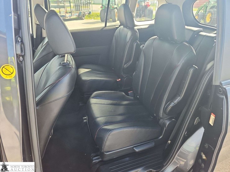 2015-mazda-mazda5-image-13