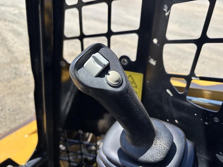 2022-asv-rt40-skid-steer-track-loader-image-22