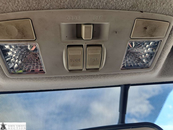 2015-mazda-mazda5-image-29