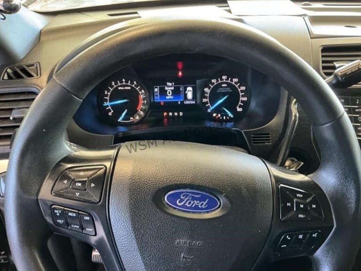 2017-ford-explorer-image-17