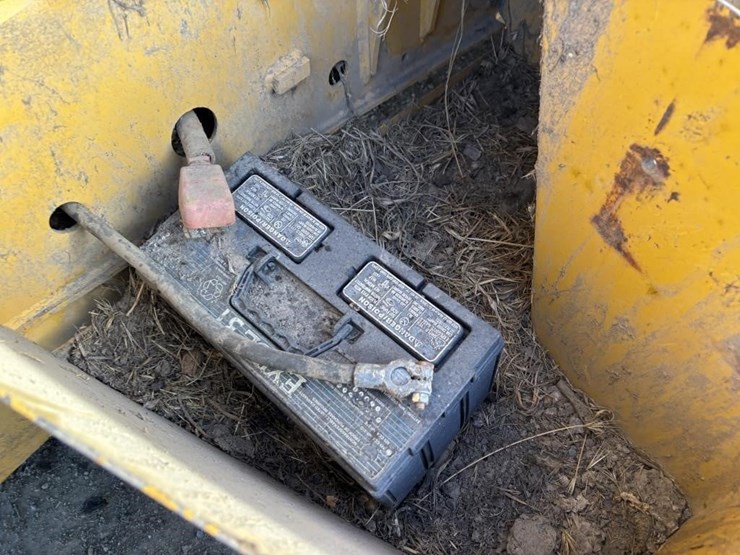 2001-deere-310g-image-32