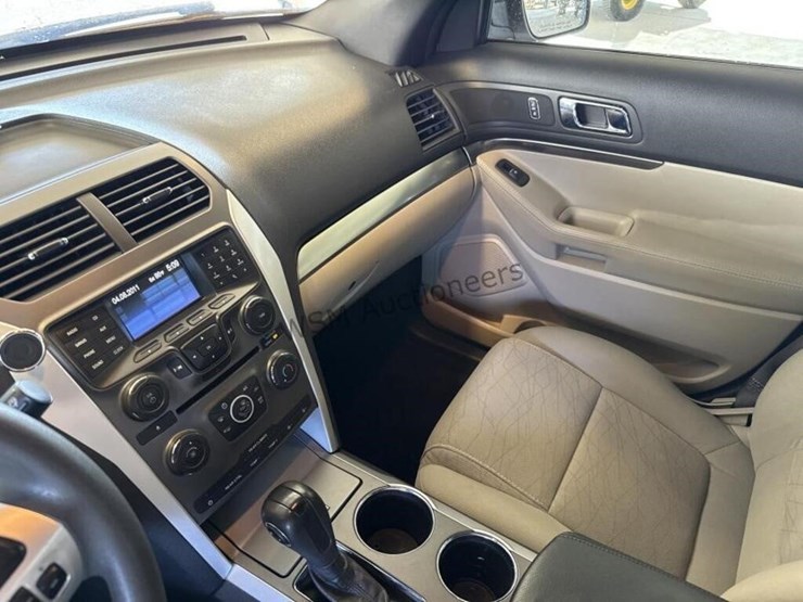 2012-ford-explorer-image-19