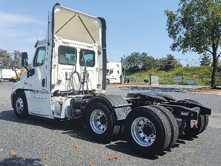 2018-freightliner-cascadia-125-evolution-image-2