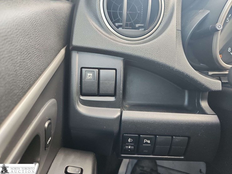 2015-mazda-mazda5-image-24