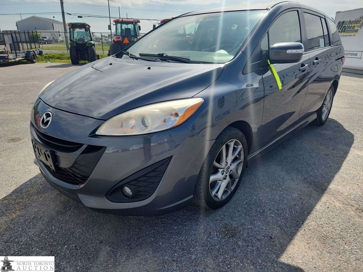 2015-mazda-mazda5-image-3