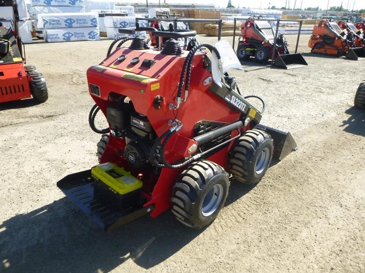 2026-sdlool-323tz-skid-steer-loader-image-3
