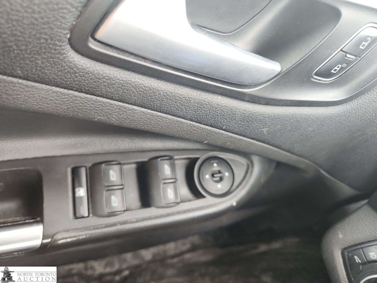 2017-ford-escape-image-37