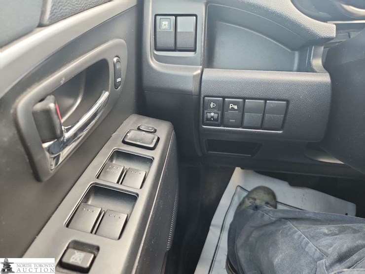 2015-mazda-mazda5-image-23