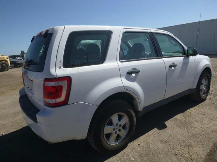 2010-ford-escape-image-3