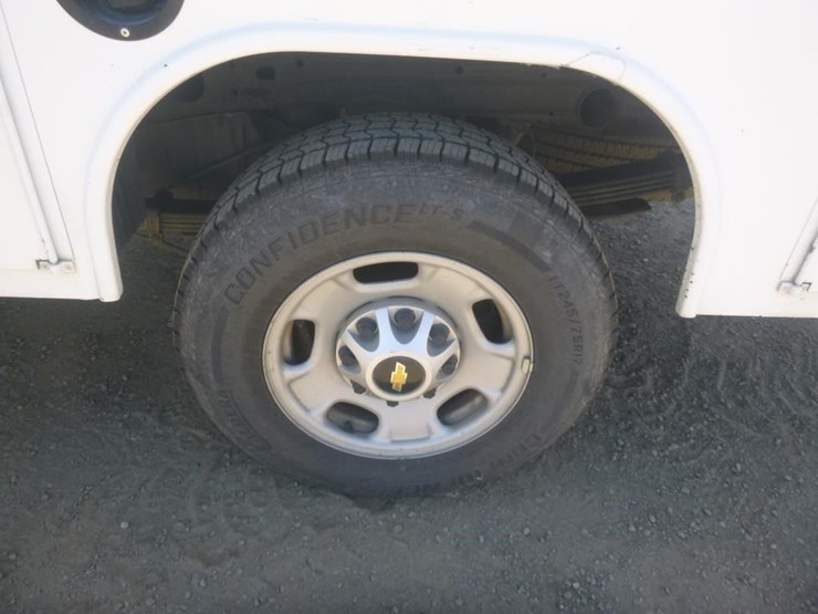 2015-chevrolet-2500-image-16