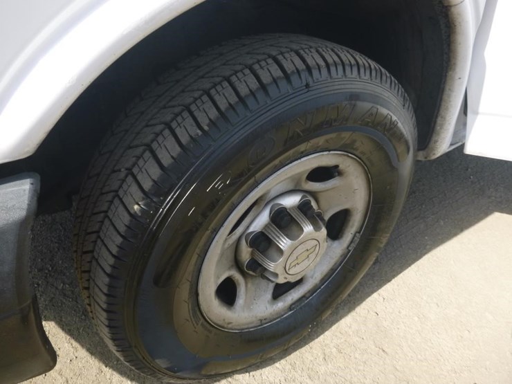 2010-chevrolet-express-2500-image-12