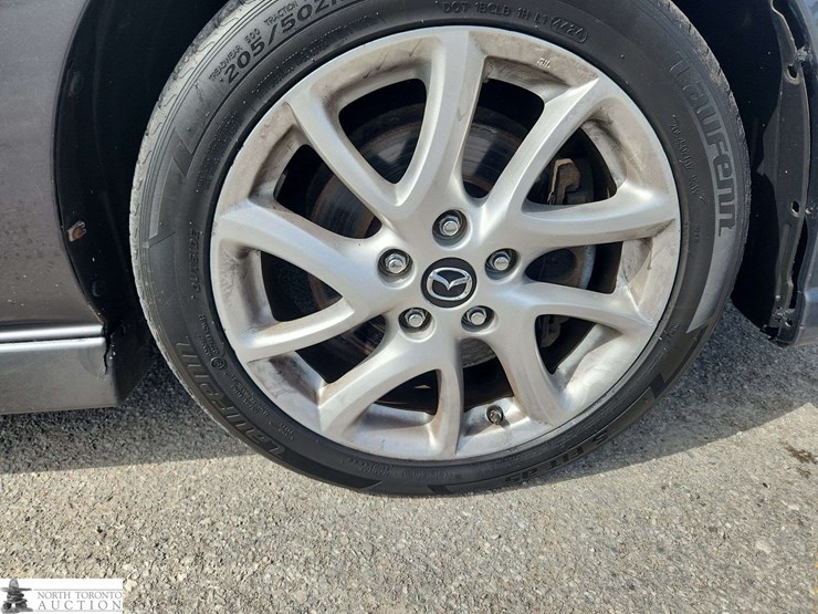 2015-mazda-mazda5-image-34
