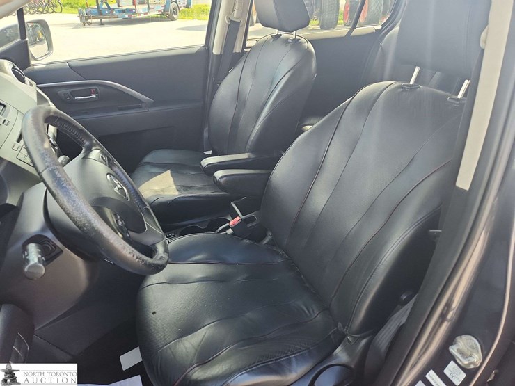 2015-mazda-mazda5-image-12