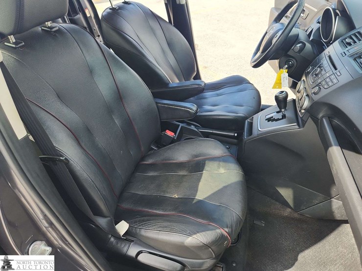 2015-mazda-mazda5-image-19
