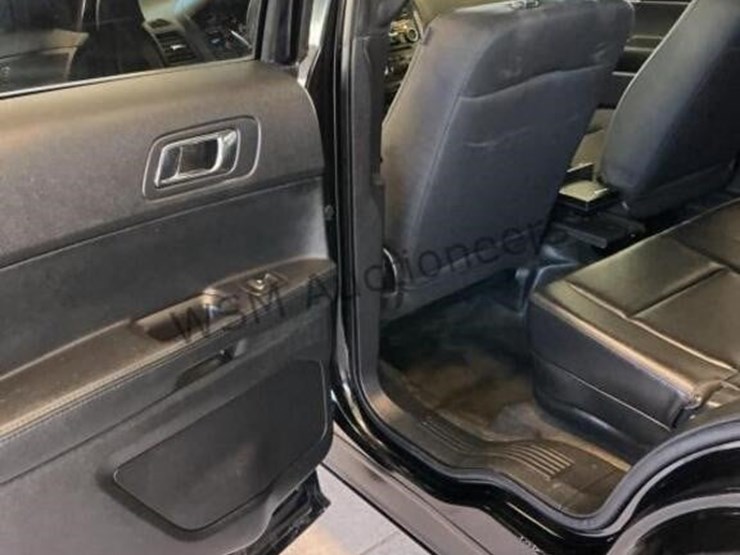 2017-ford-explorer-image-26
