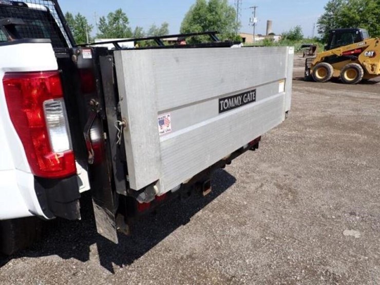 2019-ford-f350-xl-image-32
