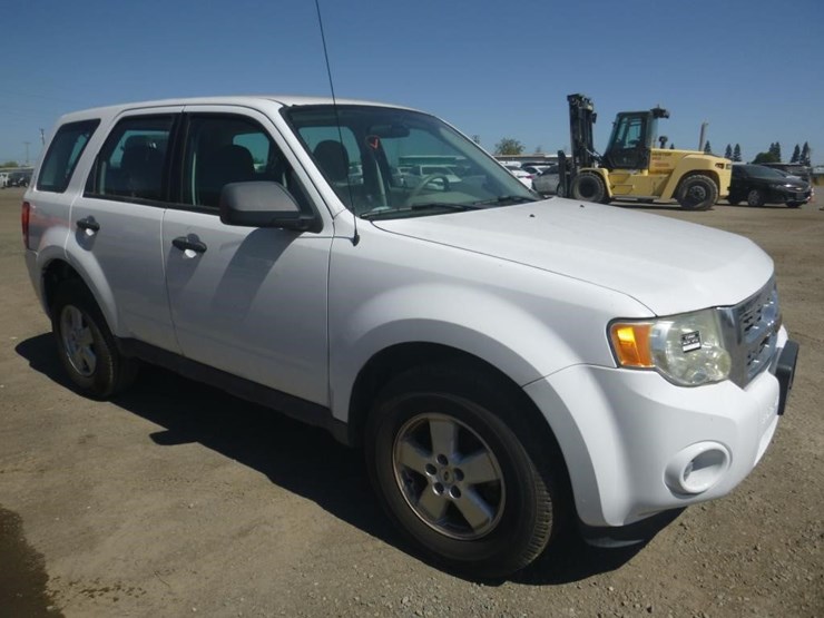 2010-ford-escape-image-2