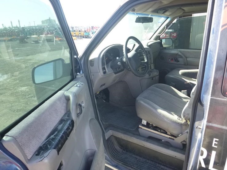1999-chevrolet-astro-image-5