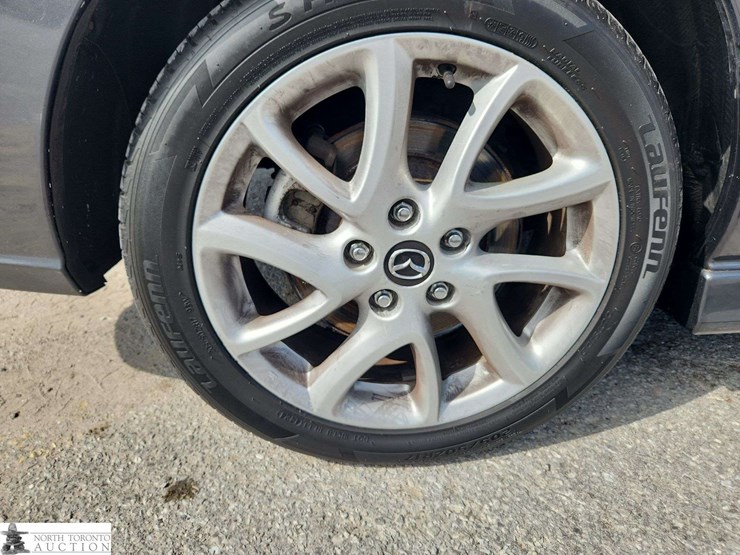 2015-mazda-mazda5-image-33