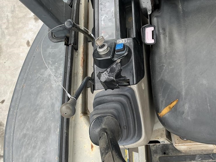 2013-case-cx27b-image-15