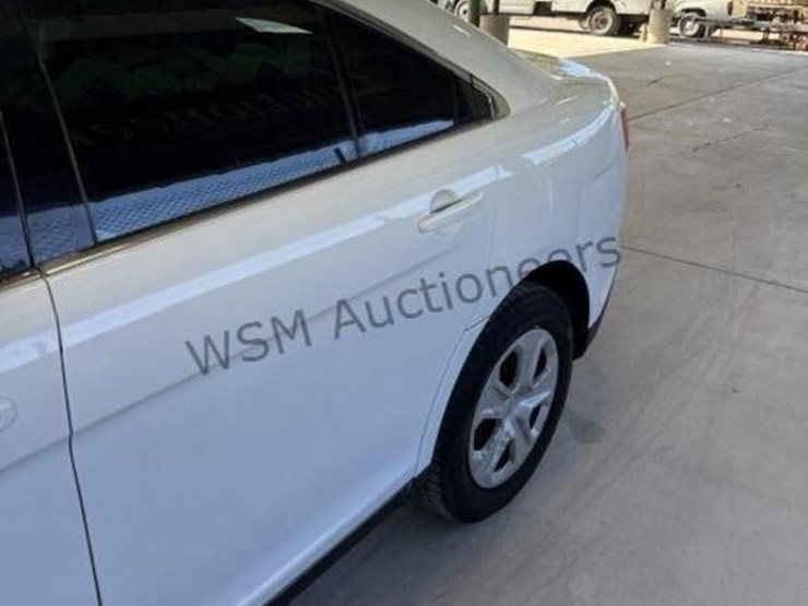 2013-ford-taurus-sdn-image-5
