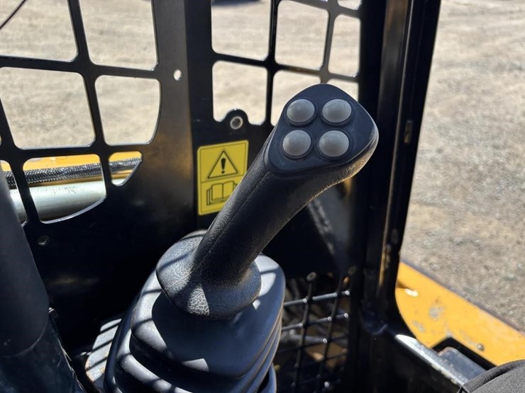 2022-asv-rt40-skid-steer-track-loader-image-21