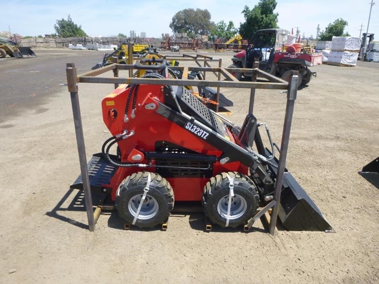 2026-sdlool-323tz-skid-steer-loader-image-6