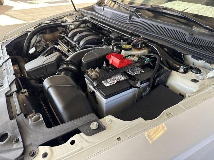 2013-ford-taurus-sdn-image-11