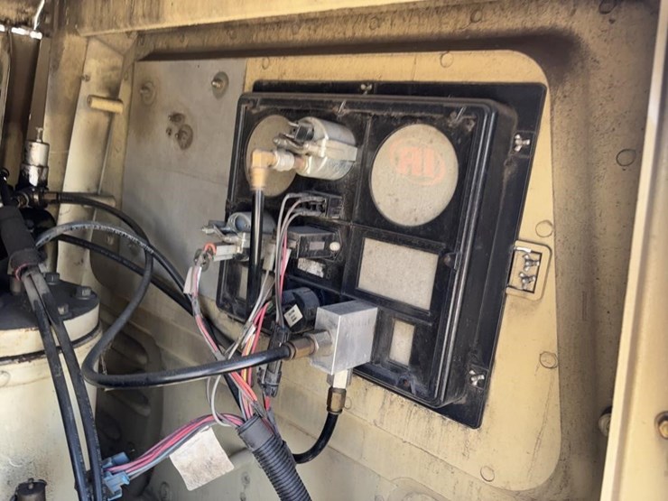 2008-ingersoll-rand-p185wjd-image-26