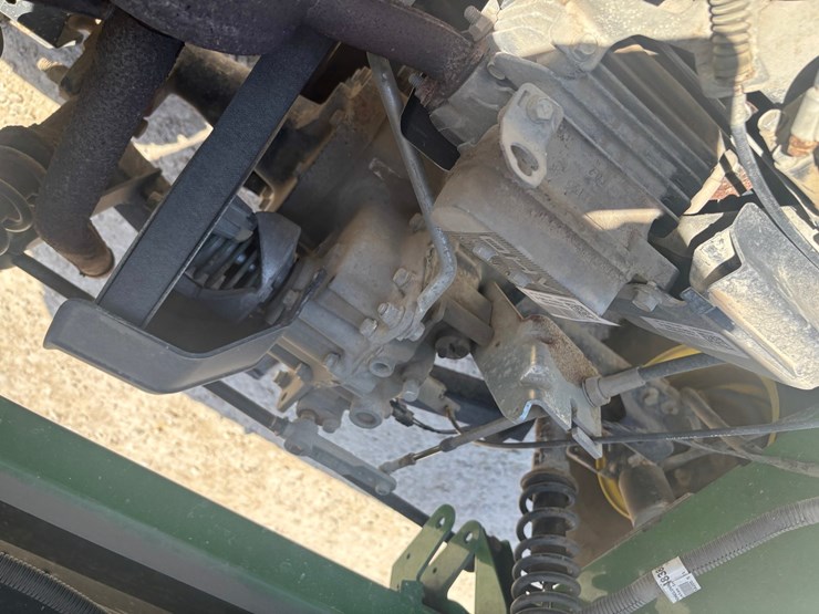 2016-john-deere-gator-image-19