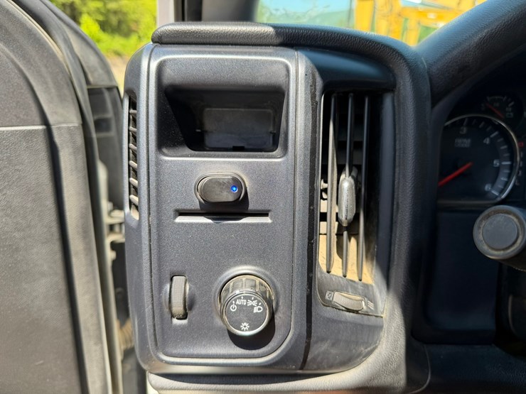 2019-chevrolet-silverado-1500-image-33