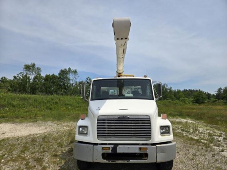 2000-freightliner-fl80-image-3