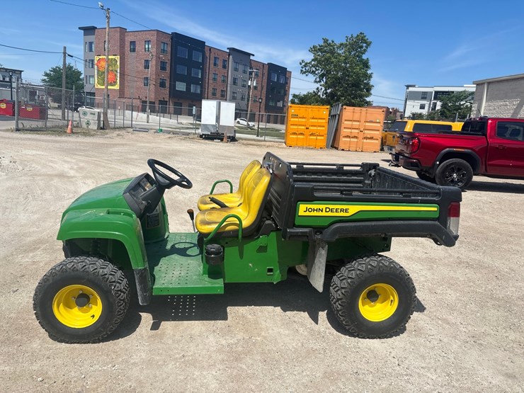 2016-john-deere-gator-image-1