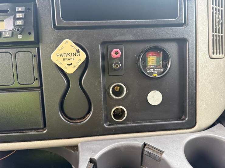 2011-international-durastar-4300-image-69