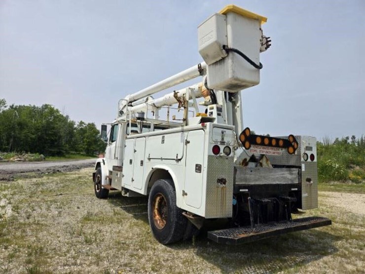 2000-freightliner-fl80-image-8