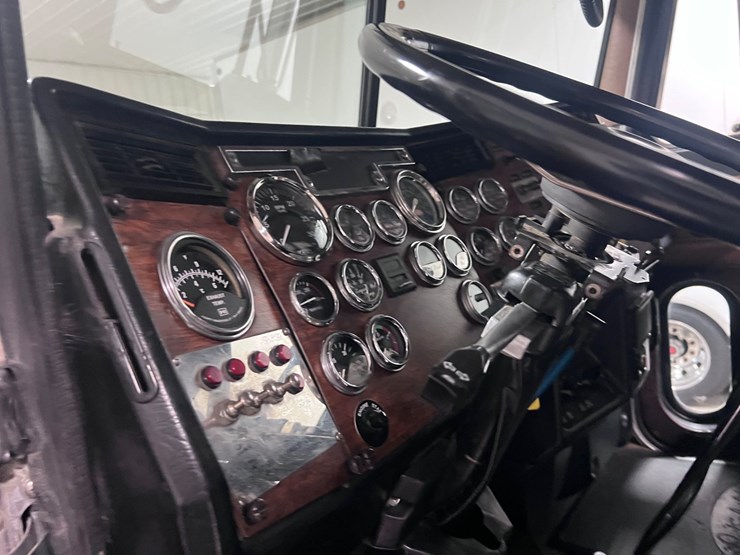 peterbilt-379-image-69