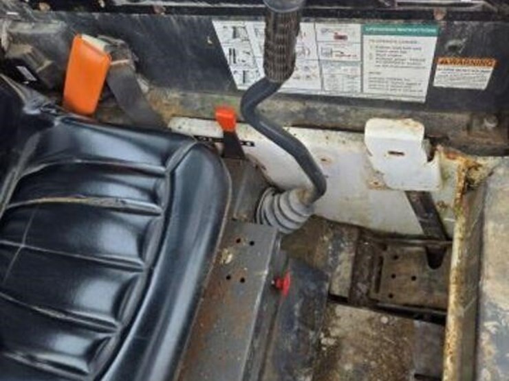 2012-bobcat-s70-image-16