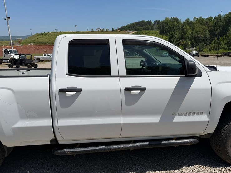 2019-chevrolet-silverado-1500-image-18