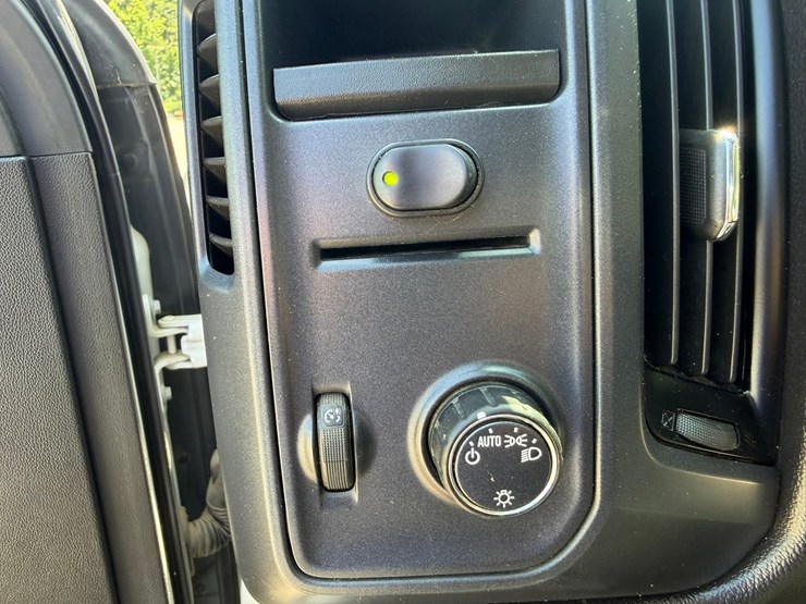 2019-chevrolet-silverado-1500-image-34