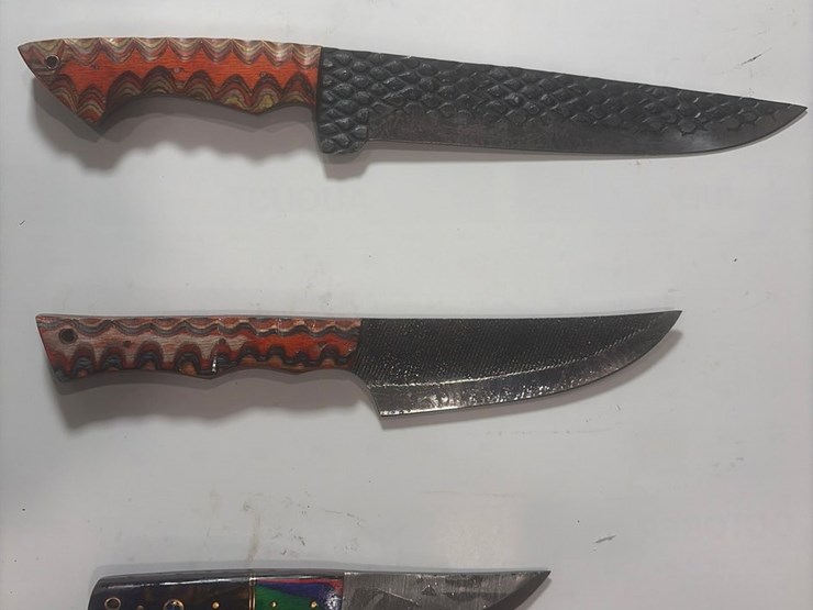 #5934-•-(5)-unused-knives-image-2